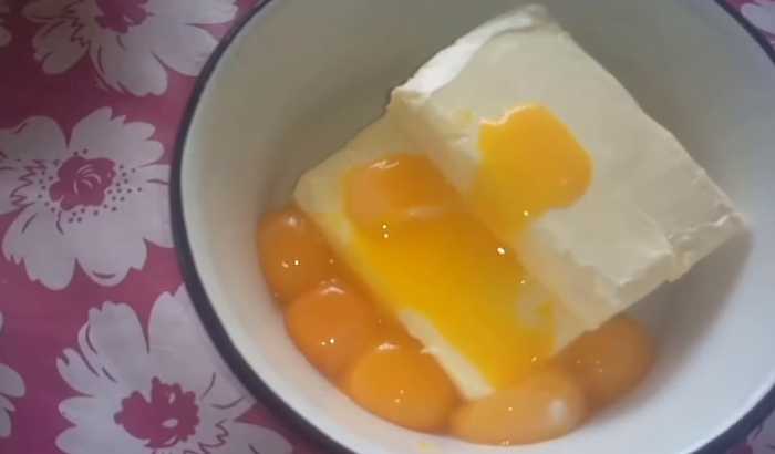 масло с яйцами