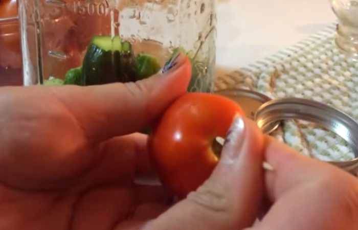 прокалываем помидоры