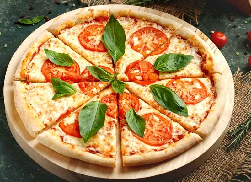 Пицца Маргарита классический рецепт в домашних условиях в духовке